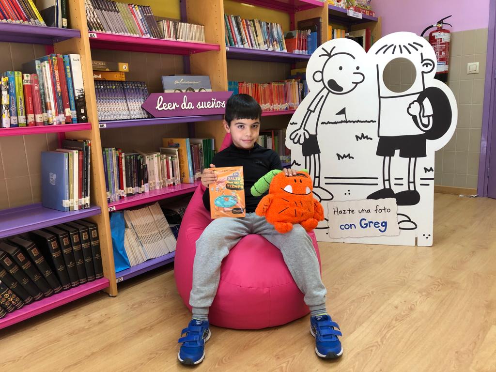 Retomar Twitter con noticias así nos encanta. Nuestro alumno de 4°A Iñigo Ochoa Ibayondo ha resultado finalista con su supermonstruo en el 5° concurso de dibujo de la editorial  Casals "Agus&amp;Monsters"agusandmonsters.com/es/concurso-es…. Enhorabuena Iñigo, eres nuestro campeón.