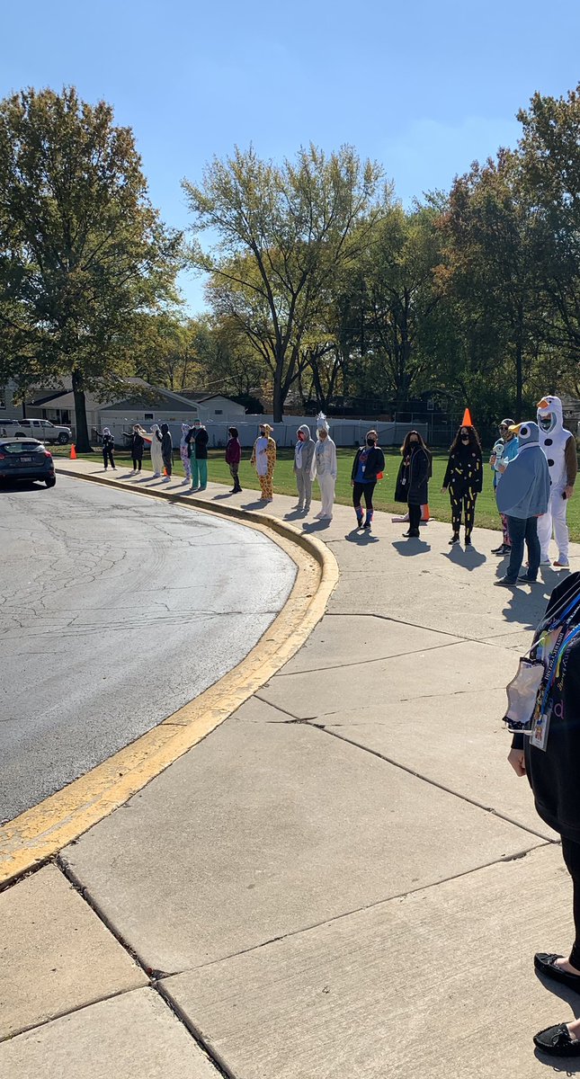 ArborViewSchool's tweet photo. Our Halloween Parade @ArborViewSchool looked a little but different but this gave us the chance to see all of our in person and remote learners! Thank you @arborviewptc for organizing!!! https://t.co/Xze6SfDslY