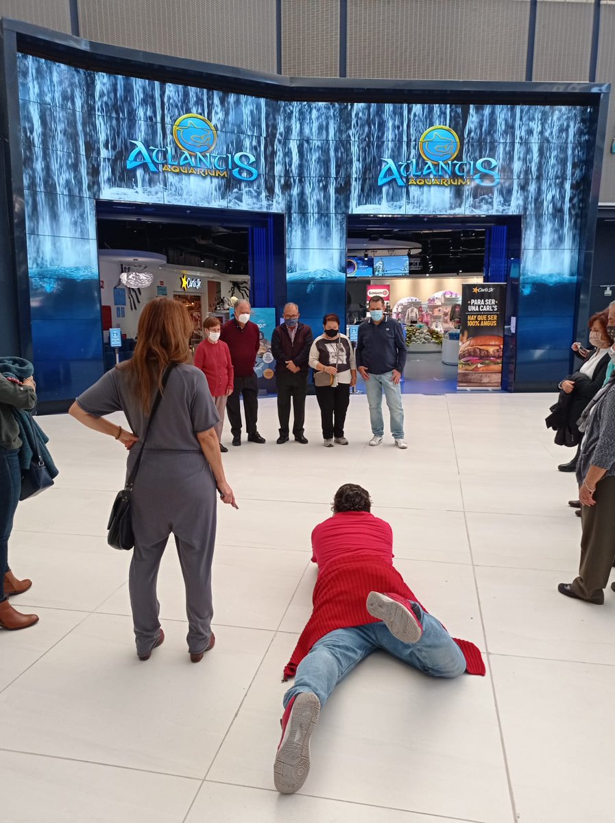 Aparkam's tweet photo. Hoy hemos estado en @intuXanadu terminando la sesión de fotos para nuestro calendario solidario 2021 para el #parkinson, ¡Gracias por el apoyo! Y gracias por la invitación al centro comercial y por el rico menú de @FoodooFreshFood. Pronto os enseñaremos el resultado. 😊 https://t.co/lMcM3JP9fs