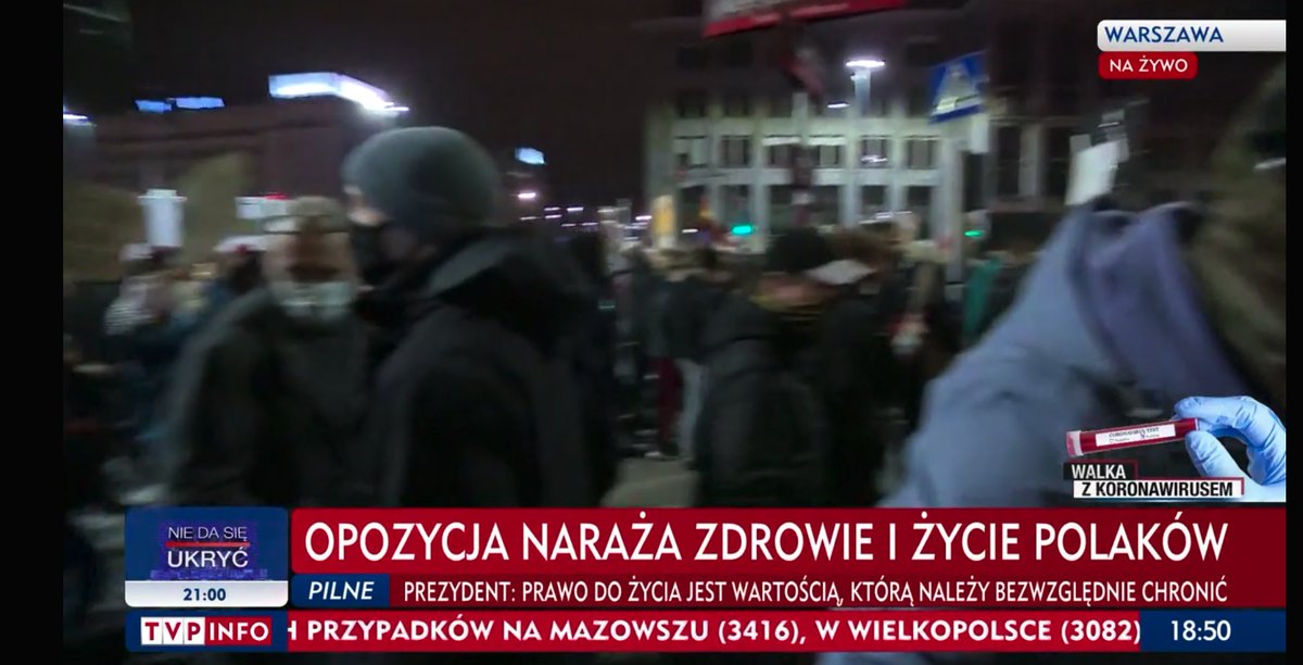 WojtekKardys's tweet photo. Włączyłem na chwilę TVP. 
Screeny, bo byście nie uwierzyli. 

(to z siewcami, to moje ulubione) https://t.co/Lxs6Mt7LTv