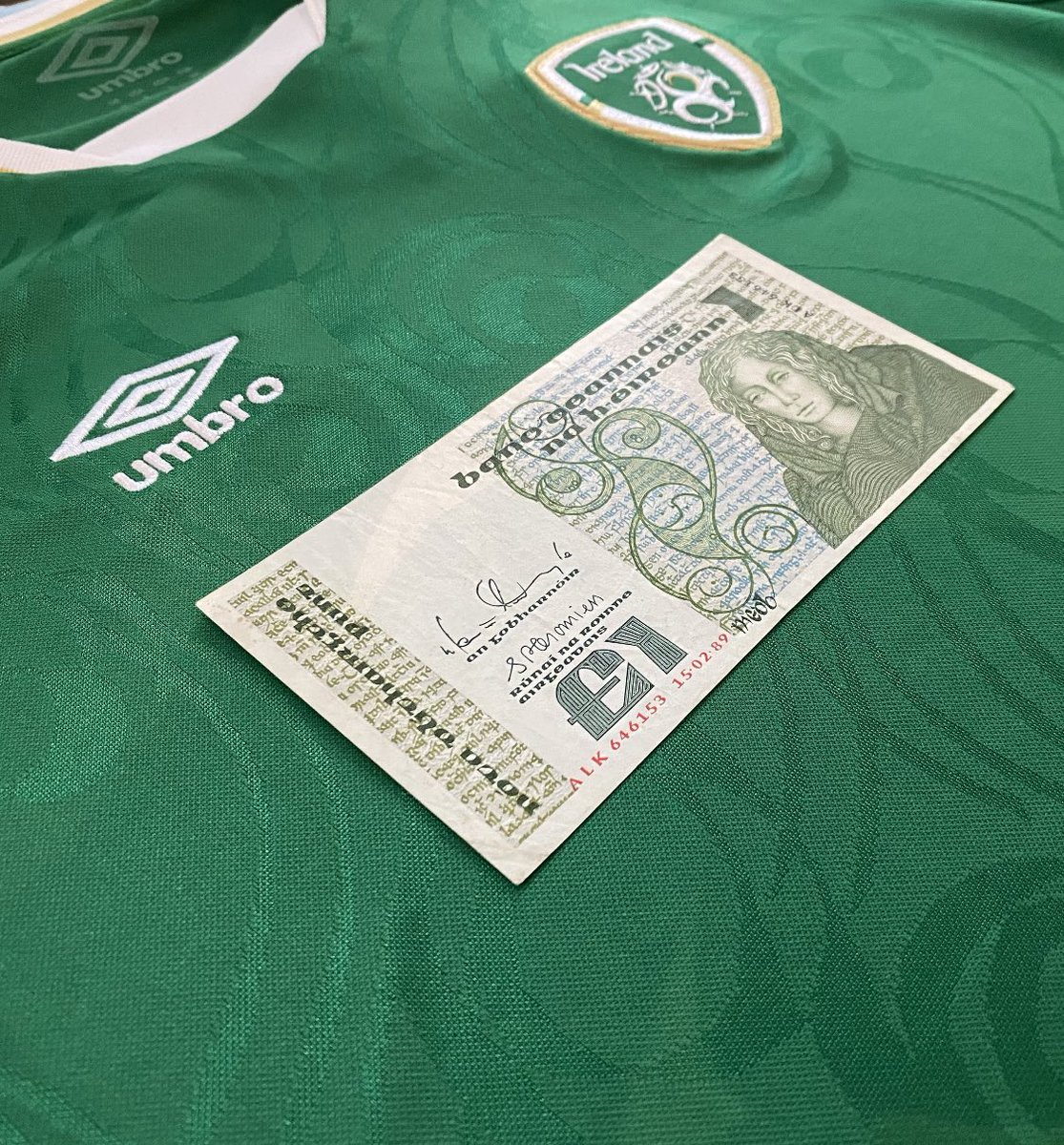johnnycourtenay's tweet photo. Creativity for design can come from many sources. For the new @FAIreland @UmbroIreland women’s home jersey I used elements from our historical currency as inspiration 🇮🇪  #IRLWNT #punt #BackToUmbro #jacquard https://t.co/t6XSsIOmQE