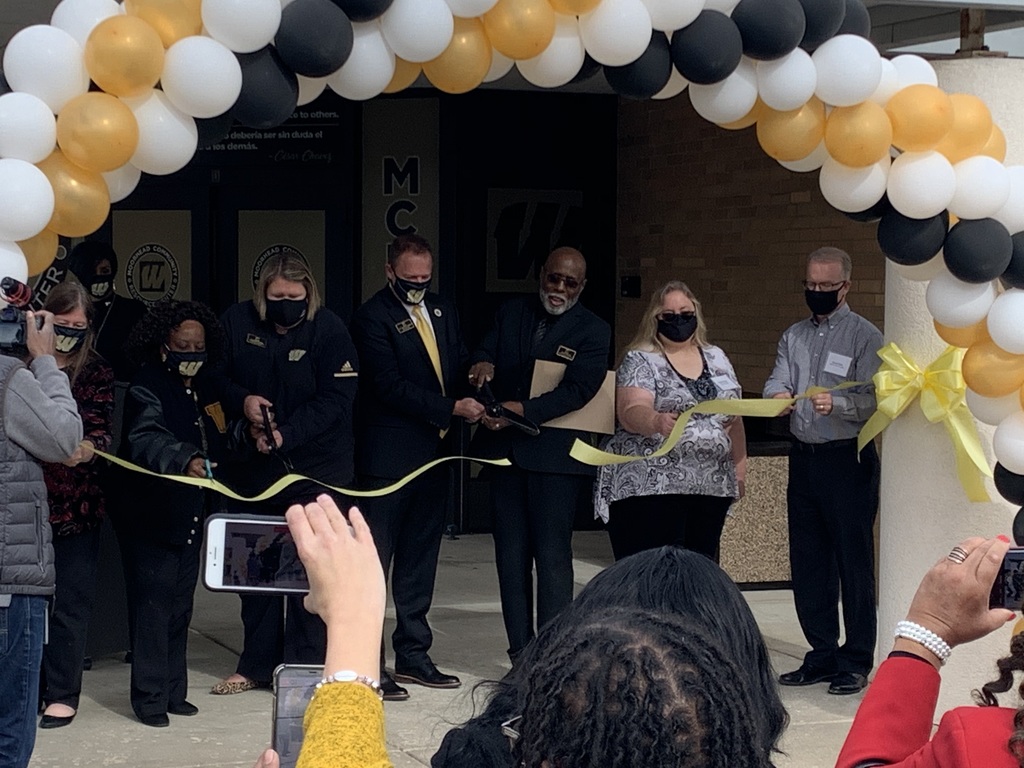 Dr. Hanson and Warren Township opens the Moorehead Community Resource Center! What an incredible new resource for our Warren Families! #WarrenWill #OURHeights