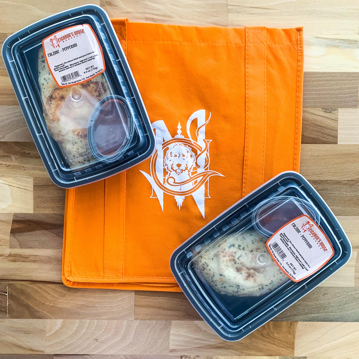 Calzones are BACK ! Hurry while you can for a delicious grab and go calzone made fresh by your Neighbor's House Grocery! 
-
-
#fresh #grocery #fortworth #fortworthgrocery