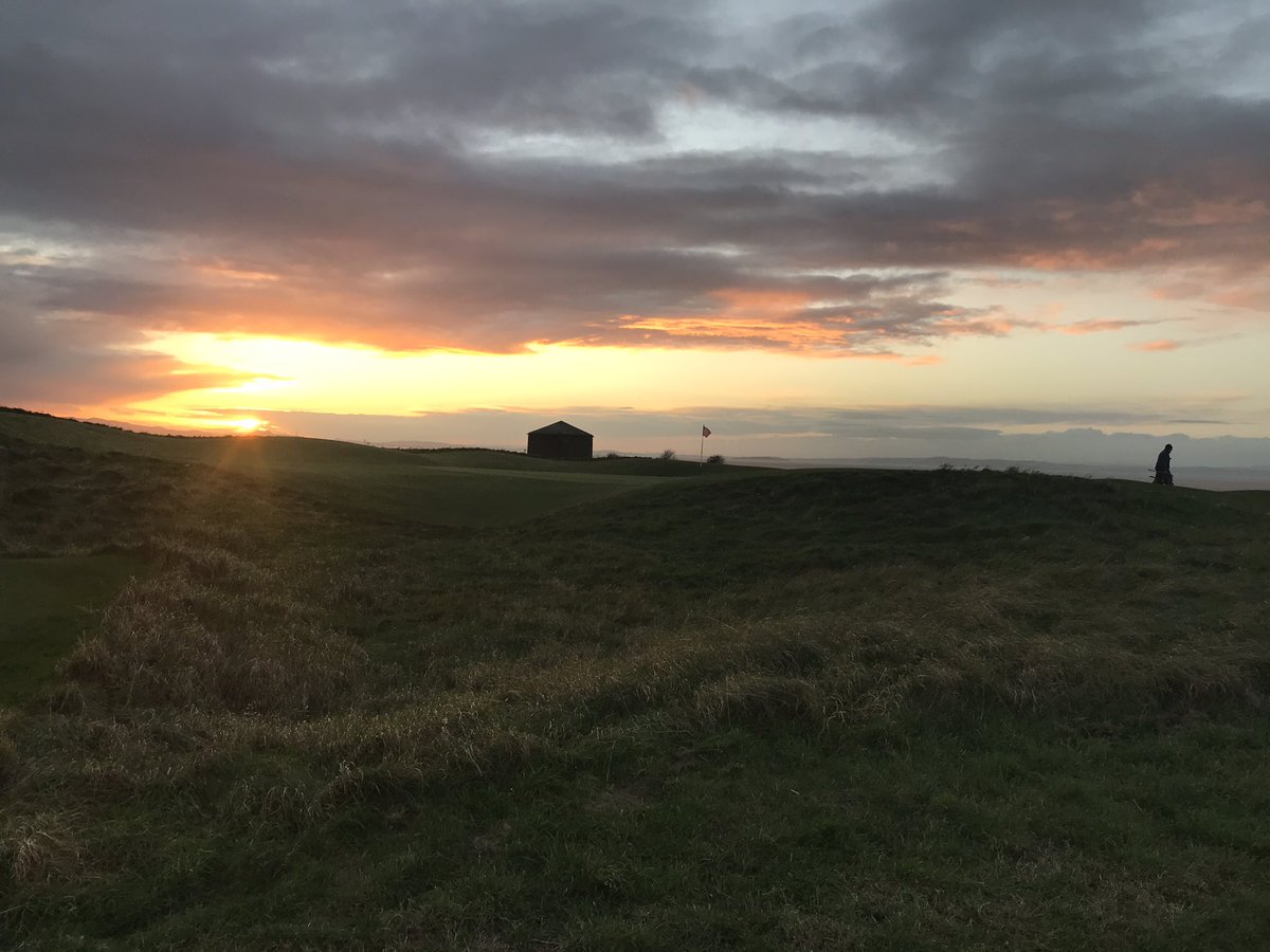 bowenpj's tweet photo. Great afternoon of golf at @GullaneGolfClub with @gordonhendy 
 
Proper braw! https://t.co/KjpgDYoRwj
