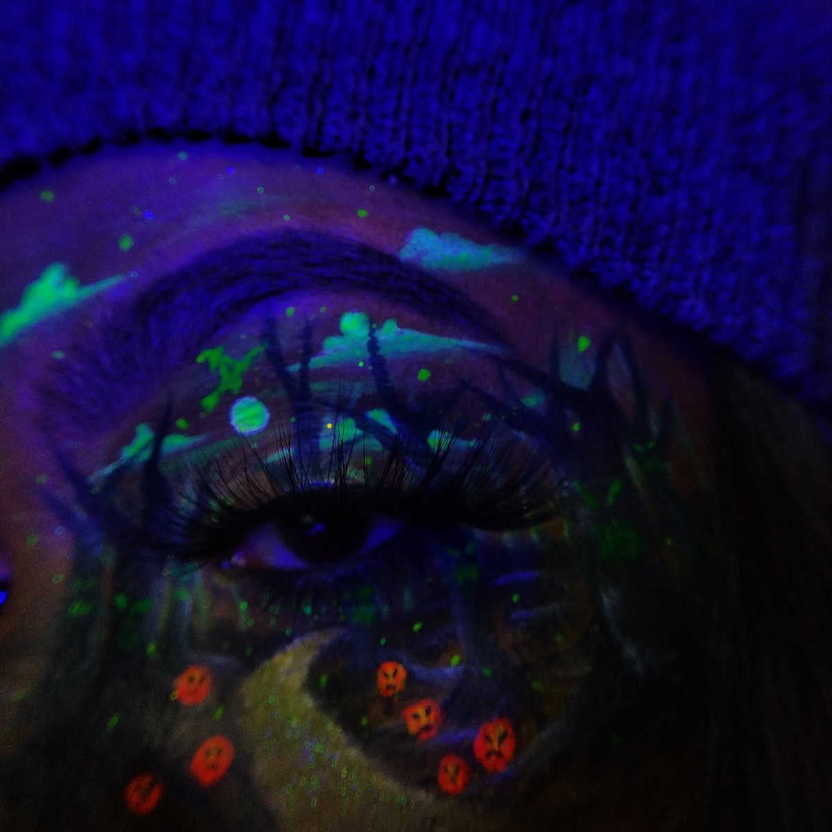 ShreeyaG's tweet photo. Mystical forest 🎃💚🧙

@MorpheBrushes 35M Boss Mood &amp; 39A Dare to create palette
@kryolanindia aquacolour palette A

#morphe #morphebrushes #morphe35M #morphe39A #morphebabe #kryolan https://t.co/6P1pHzIqNW