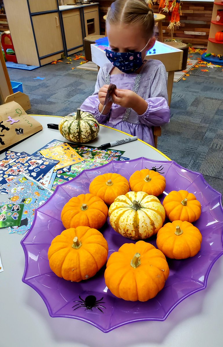 PHpreschool's tweet photo. Fall fun at Paseo Hills Community Ed Preschool. #fundayfriday @PrincipalJHood @BarbaraErvin19 @CommunityDv https://t.co/gRrYYgtf6d