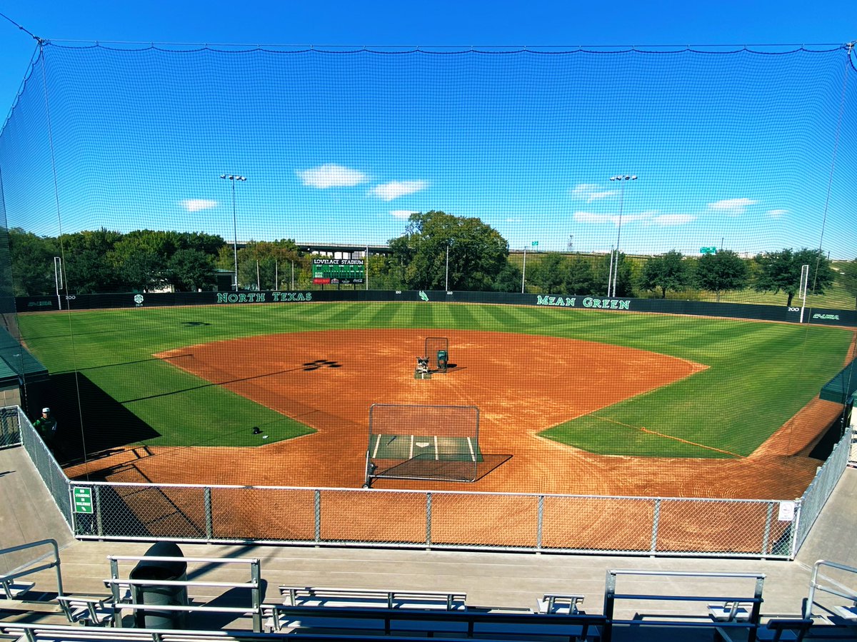 Dillon_Bryant's tweet photo. Happy Friday from @MeanGreenSB https://t.co/R9eyAC8h95