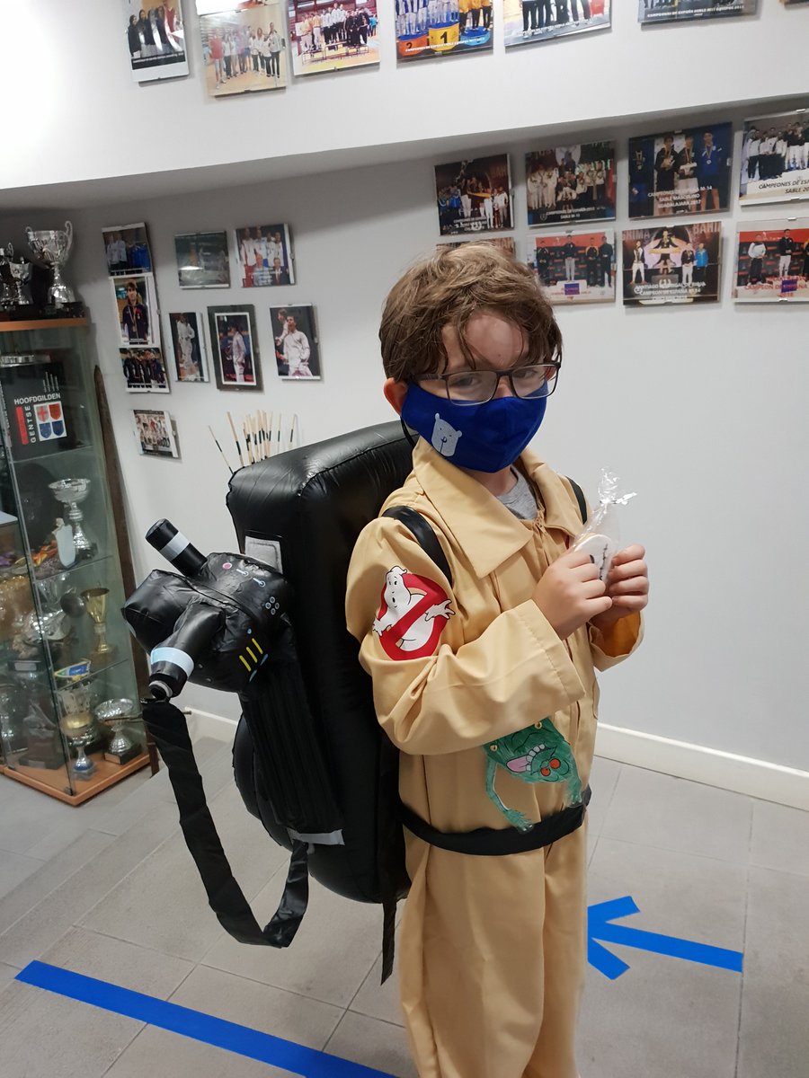 Y por fin llegó la esperada fiesta de 🎃🎃🎃 Halloween🎃🎃🎃. Qué bien lo hemos pasado y menudos disfraces molones este año.  Recordad que mañana se decide la careta ganadora, aún estáis a tiempo de votar #halloween2020 #fiesta #laesgrimamola #territoriocem #familiacem #somososos