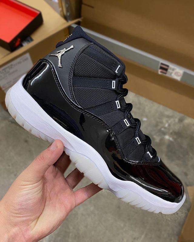 TheSiteSupply's tweet photo. Air Jordan Retro 11 "25th Anniversary" 👟

Cop or drop? 🤔 

📸 @zSneakerHeadz https://t.co/N10zYlbySR