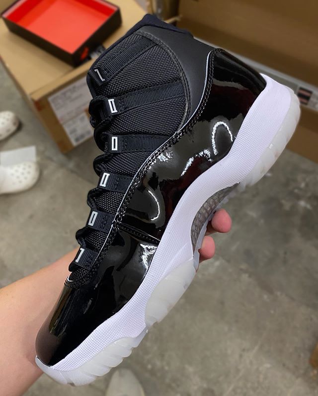 TheSiteSupply's tweet photo. Air Jordan Retro 11 "25th Anniversary" 👟

Cop or drop? 🤔 

📸 @zSneakerHeadz https://t.co/N10zYlbySR