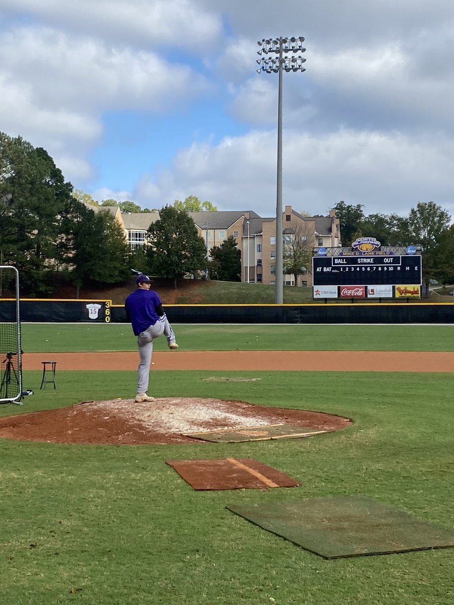 UNABaseball's tweet photo. Friday’s are for live AB’s #RoarLions https://t.co/0Pv7t8tqlC