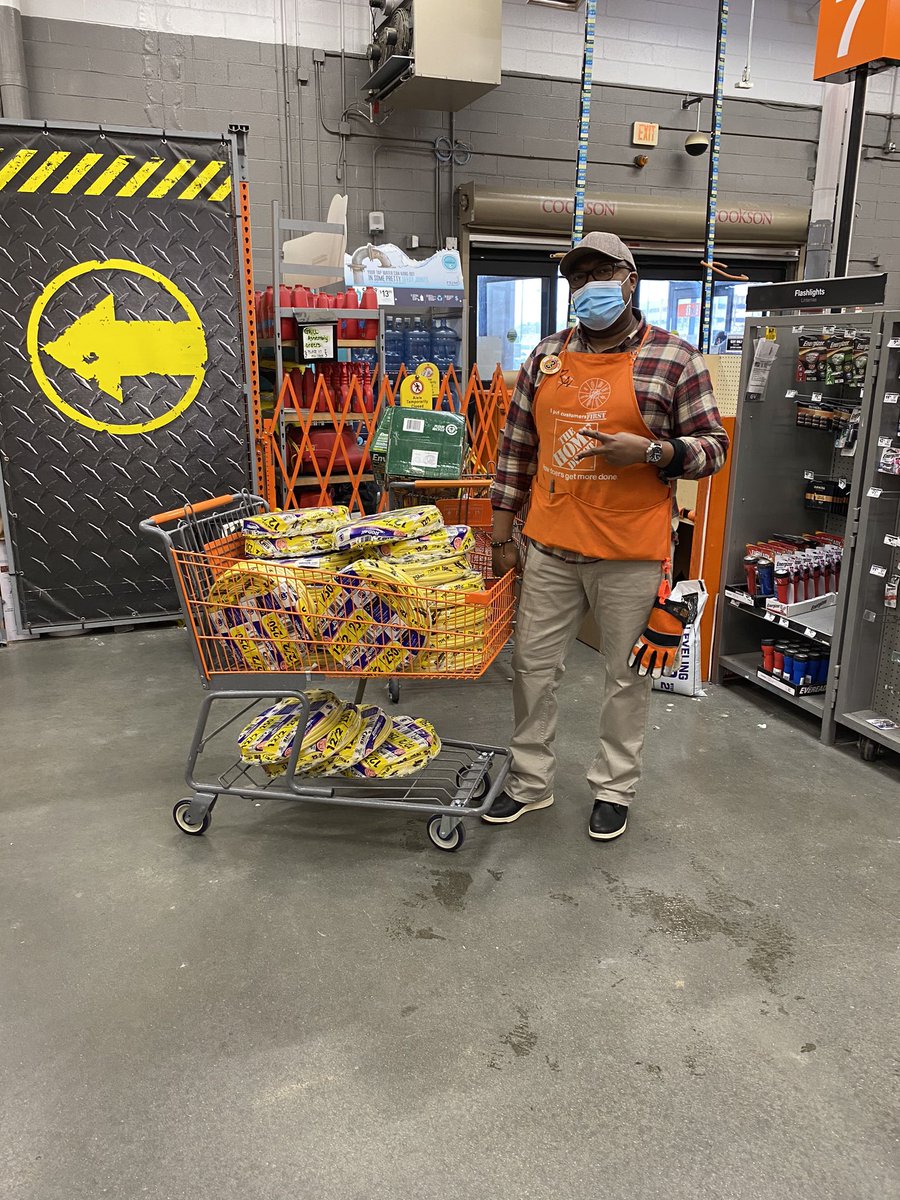 DS_ShawnSpann's tweet photo. Awesome job Ryan with great customer service . Great recovery at the service desk . #1216 https://t.co/wXGnGOjh9g