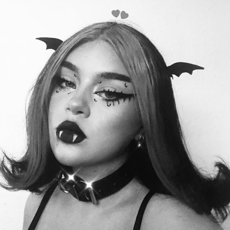 tillie — bat • makeup enthusiast• wants to have a unique, but classic costume