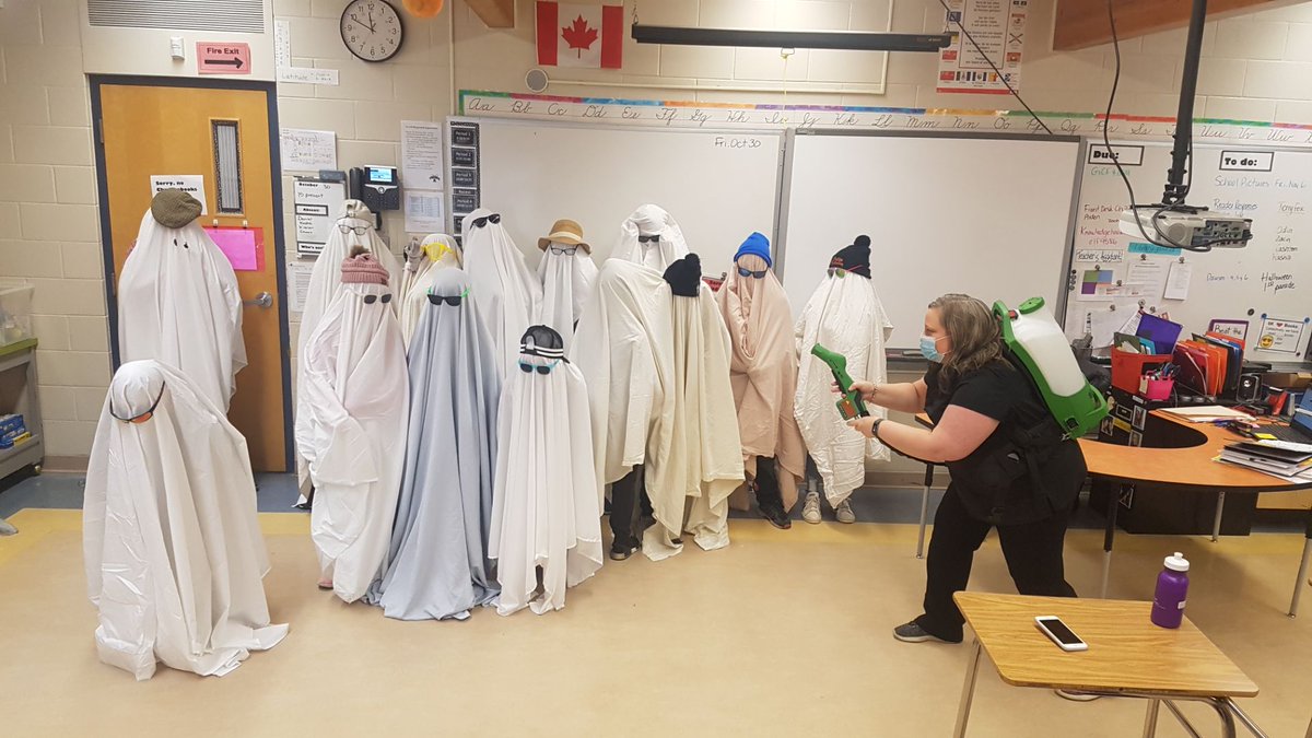 _rkind's tweet photo. There's something strange... in the neighbourhood.... Who you gonna call?  Happy Halloween from 6K!   @PrideInThePaw #ycs6k https://t.co/KAtZyImyhY