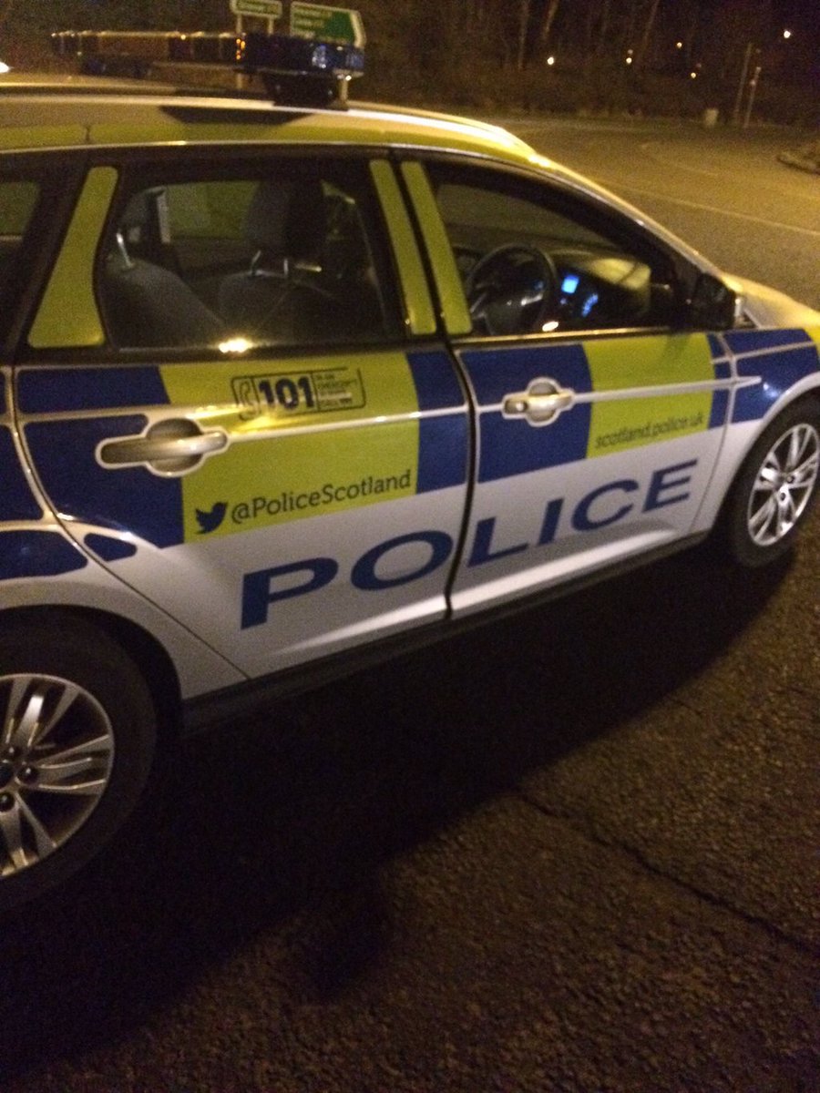 NithsdalePolice's tweet photo. Tonight #Dumfries Community Officers are out on patrol #Keepingdumfriessafe. We are patrolling anti social behaviour hotspots targeting underage drinking & those who buy alcohol for under 18s. #Keepingpeoplesafe #DumfriesCPU #Communitypolicing https://t.co/yCIo8iGWpZ