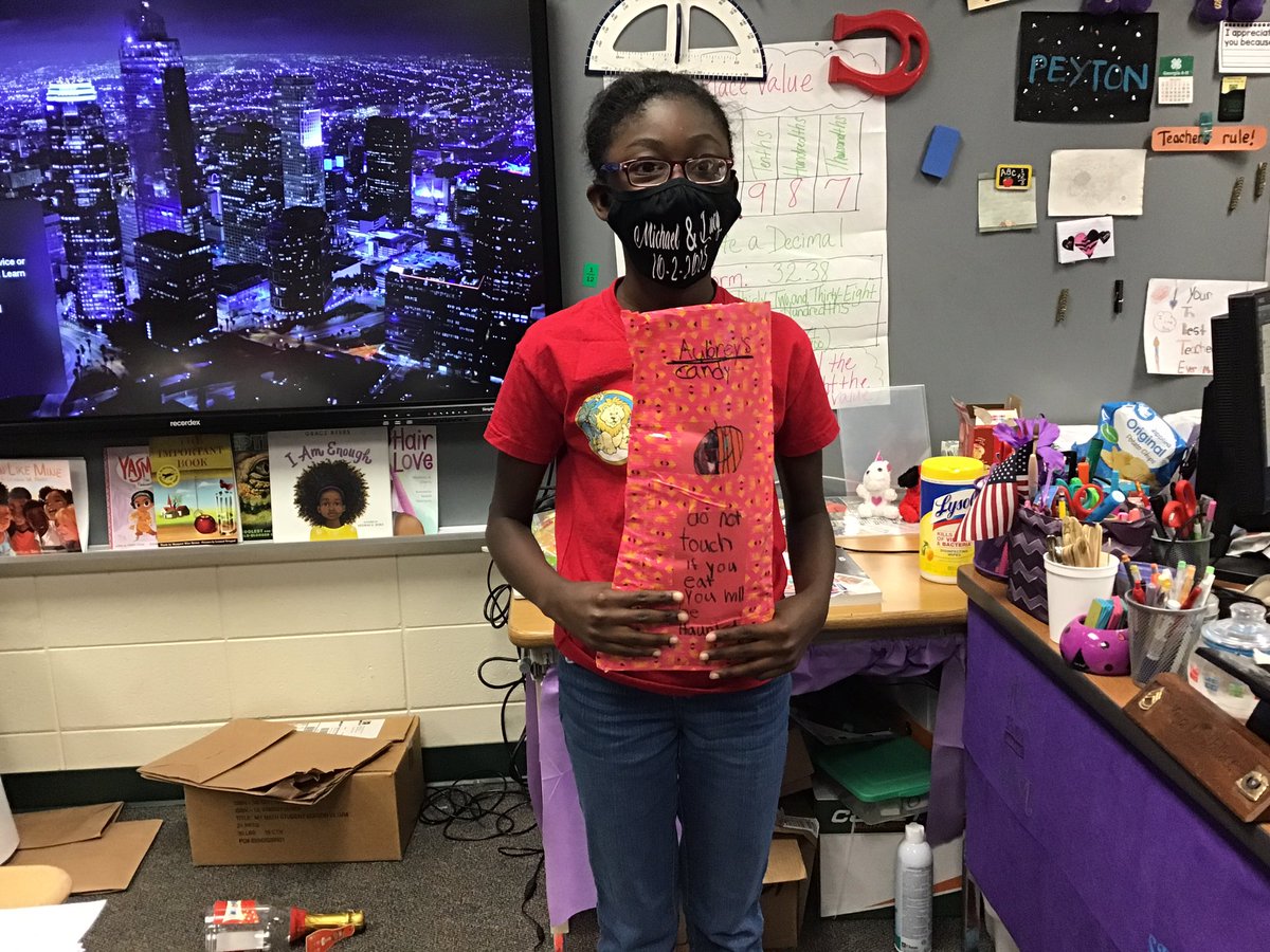 kwallaceles's tweet photo. A better bag completed!!! @MsMondesirSTEAM @jlee_les @Ckanderson_LCSS @kiboucher They did such an awesome job!!!! #proudteacher https://t.co/gpeZvlMTUz