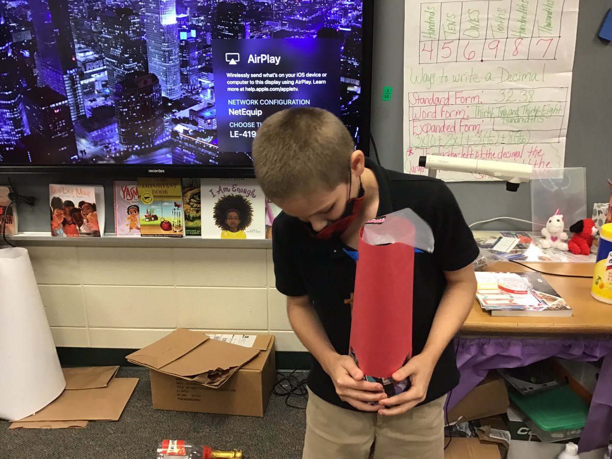 kwallaceles's tweet photo. A better bag completed!!! @MsMondesirSTEAM @jlee_les @Ckanderson_LCSS @kiboucher They did such an awesome job!!!! #proudteacher https://t.co/ZOR0KgM740