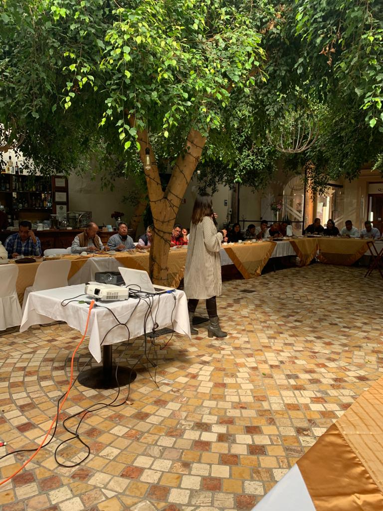 mvudoyra's tweet photo. Agradezco la invitación al #DesayunoGremial de @SoyCACHAC  #SCLC. 
Mi felicitación a Selene López por su conferencia 
❞𝐀𝐫𝐪𝐮𝐢𝐭𝐞𝐜𝐭𝐮𝐫𝐚 𝐂𝐢́𝐜𝐥𝐢𝐜𝐚, 𝐂𝐨𝐧𝐬𝐭𝐫𝐮𝐢𝐫 𝐜𝐨𝐧 𝐓𝐢𝐞𝐫𝐫𝐚❞  y Mauricio Lozada por su presentación ❞𝐇𝐨𝐭𝐞𝐥 𝐄𝐒 𝐃𝐞𝐬𝐢𝐠𝐧❞ https://t.co/7HAGuxUfJ8