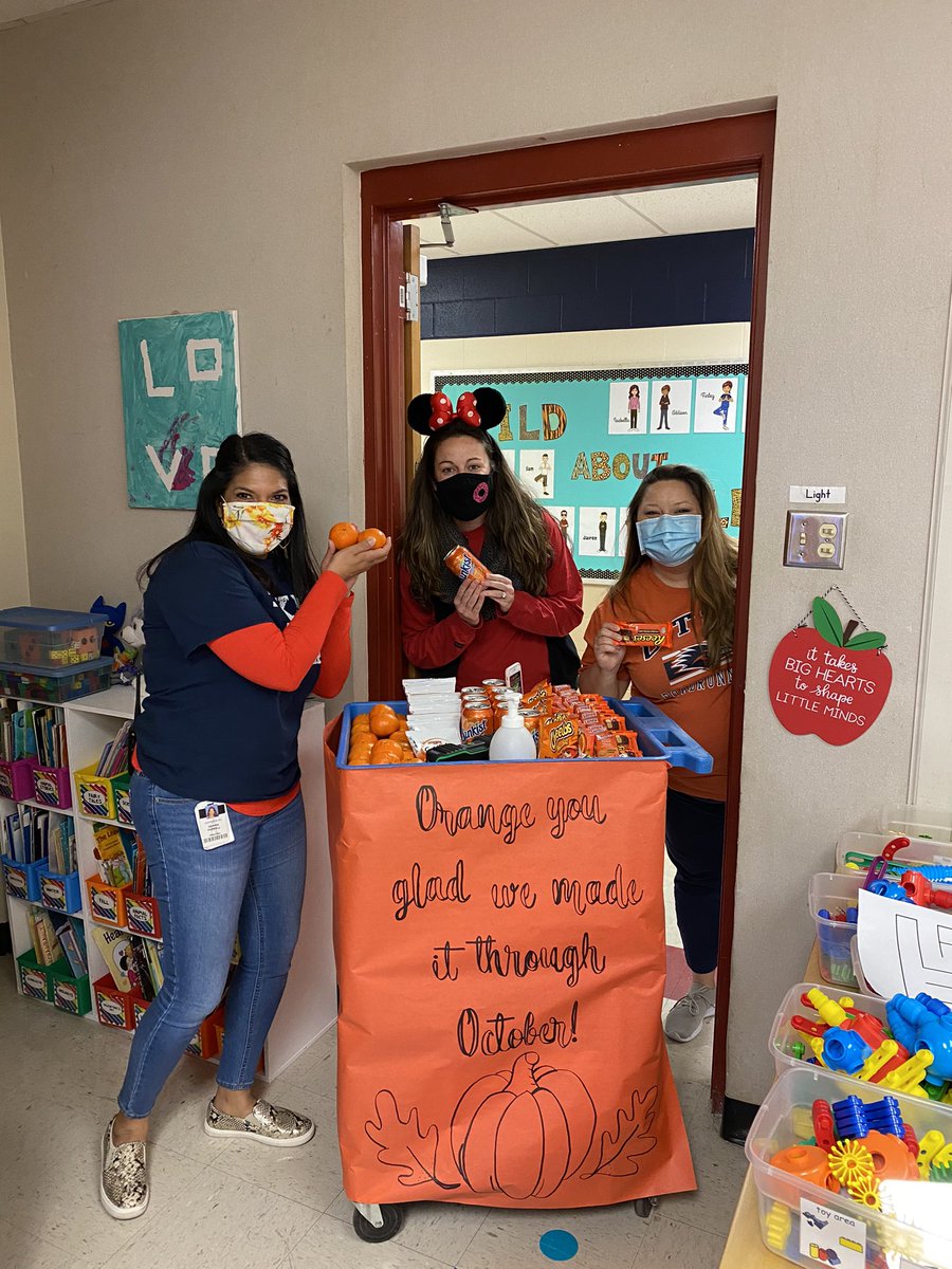 You know it’s going to be a GREAT Friday when your amazing admin roll into your room with goodies! Thanks <a href="/normayfarrell/">Norma Farrell</a> <a href="/MeaganLeHew/">Meagan LeHew</a> <a href="/therealcltinez/">Christa Martinez</a> for the yummy treats! 🙌🏽🎃🎉 <a href="/NISDCNE/">Colonies North ES</a> #rootedcoloniesnorth #friYAY