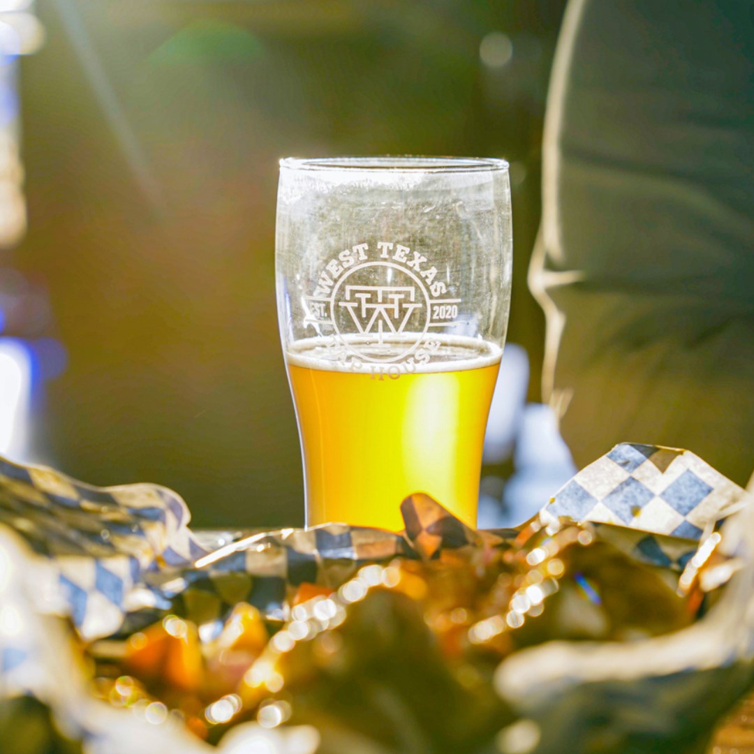 westtextaphouse's tweet photo. People who debate whether the glass is half full or half empty are missing the point. The glass is refillable!
.
.
#wtth #elpaso #elpasotx #itsallgoodep #eptx #taphouse https://t.co/XcjfQpHD1U