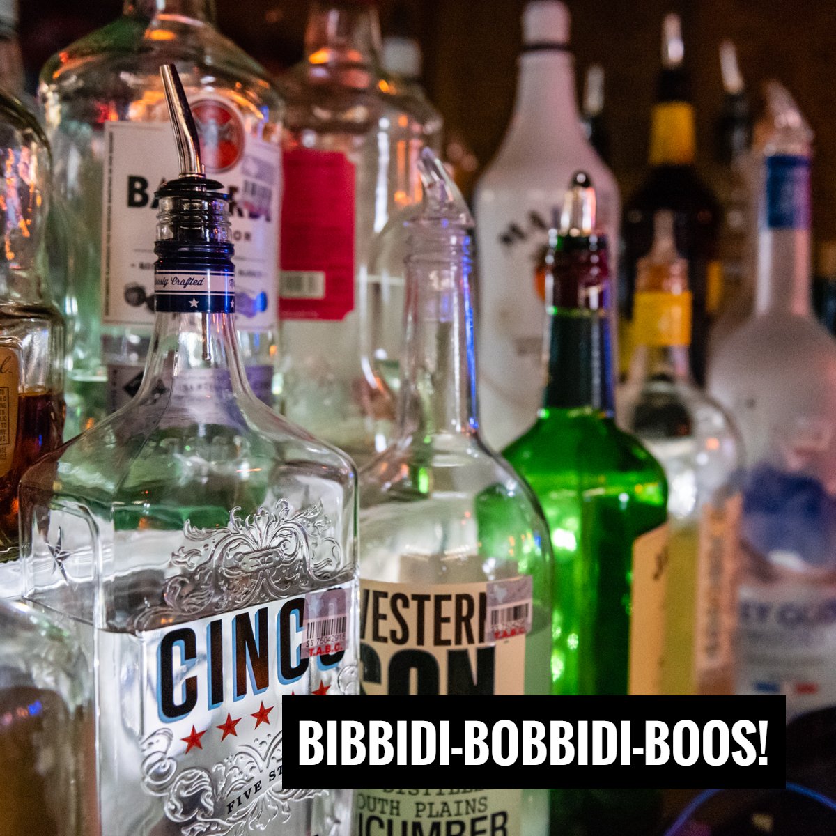 MartiniClubSATX's tweet photo. We may not be wizards or witches, but we can still conjure up some pretty tasty and powerful potions for your Halloween night!  #martiniclubsatx #martinisatx #bestkeptsecretsatx #sakaraoke https://t.co/iPLqIRFbkE