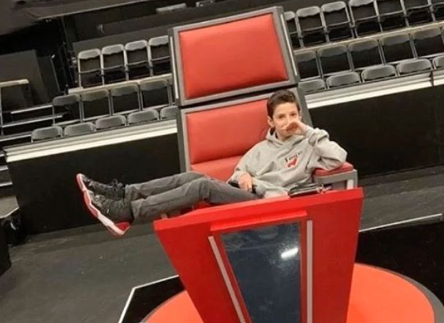 maxatzmon's tweet photo. Say hello to Coach Max! 😂😆😄 #TheVoice #thevoicekids2020 #Singer https://t.co/b0nSAKwfXL