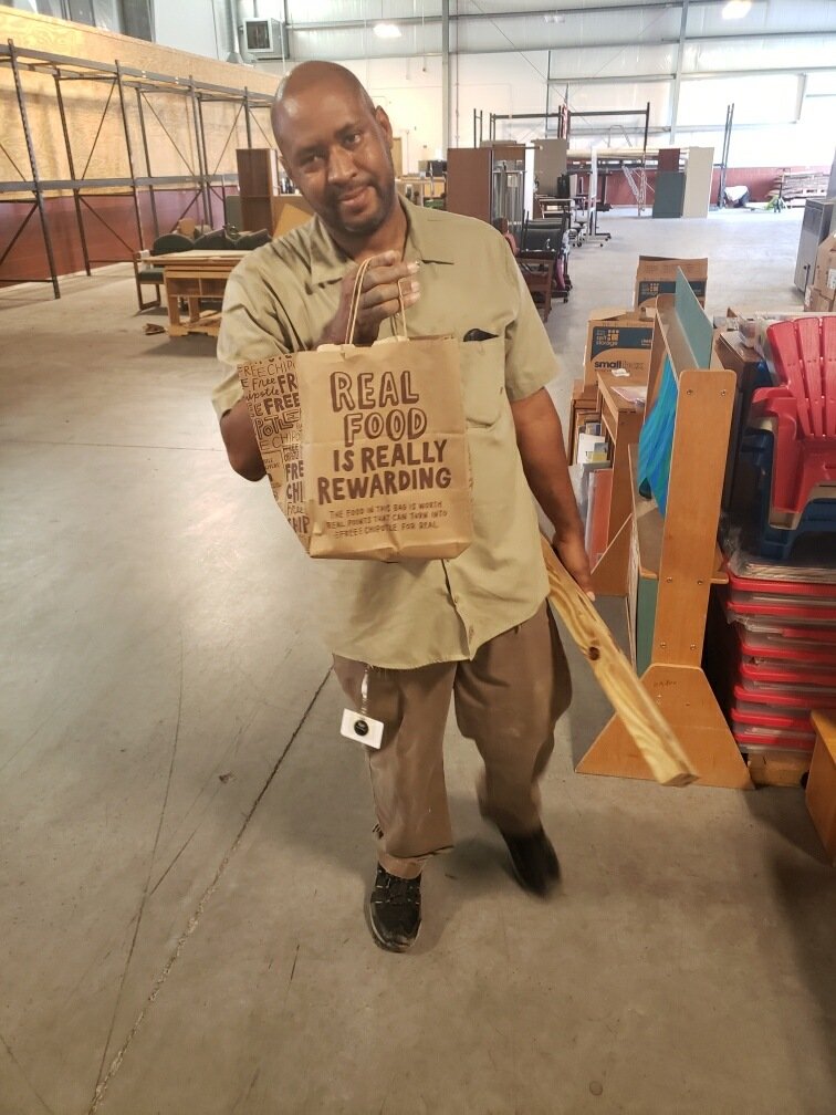 SDIRCTech's tweet image. Technology Services love our friends at the Support Services Warehouse!!!  Saying thank you the best way we know how with @ChipotleTweets! 💙👨🏽‍💻‍💻🚚❤️ #sdircstrongertogether #TechInSDIRC @IT_SDIRC