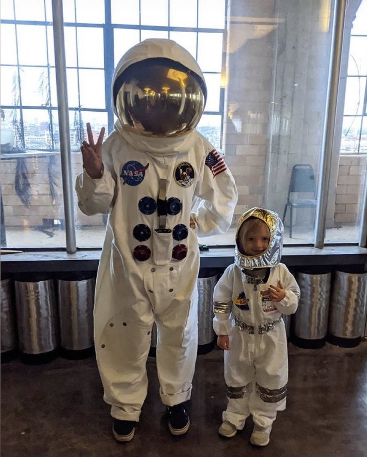 CityMuseumPR's tweet photo. My astronaut twin. We had our nails painted the same hue too. @citymuseum @jillianpye @Lindsay_Pattan https://t.co/qfRtSyHFJi