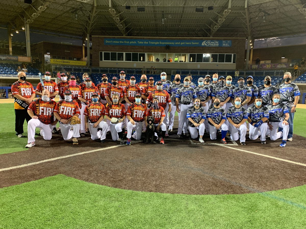 HSpoliceNC's tweet photo. Who needs the World Series? Here's the real Fall Classic... HSPD &amp; HSFD collided on the diamond at Ting Park last night in an exciting softball battle, full of camaraderie. Thank you Holly Springs Fire Dept for a great game! #HSPD #HSFD https://t.co/2RaiZFP9JS