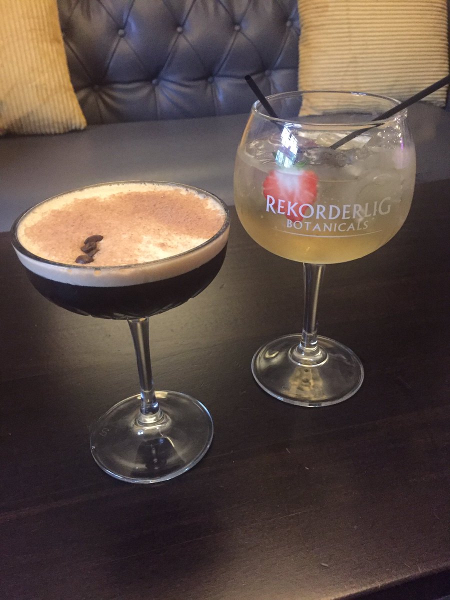 Flissy_18's tweet photo. Impromptu drinks with a bestie 💗 https://t.co/OjmrMTzr0a
