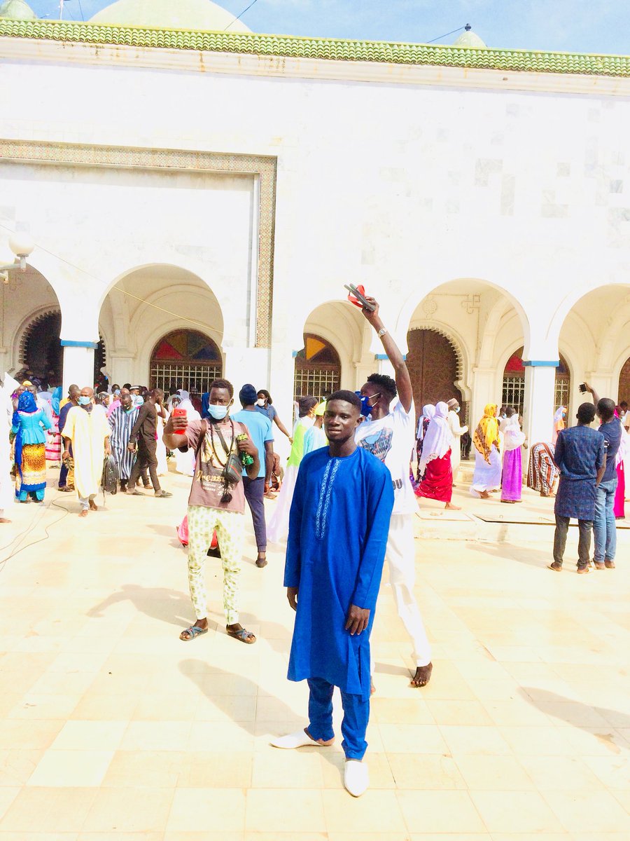 MalickCham6's tweet photo. Glad to be at Medina Baye city 🌃 &amp; jummah Mubarak to y’all...🕍🕌✊🏽🖤✌🏽💯 https://t.co/wjzijb4C3w