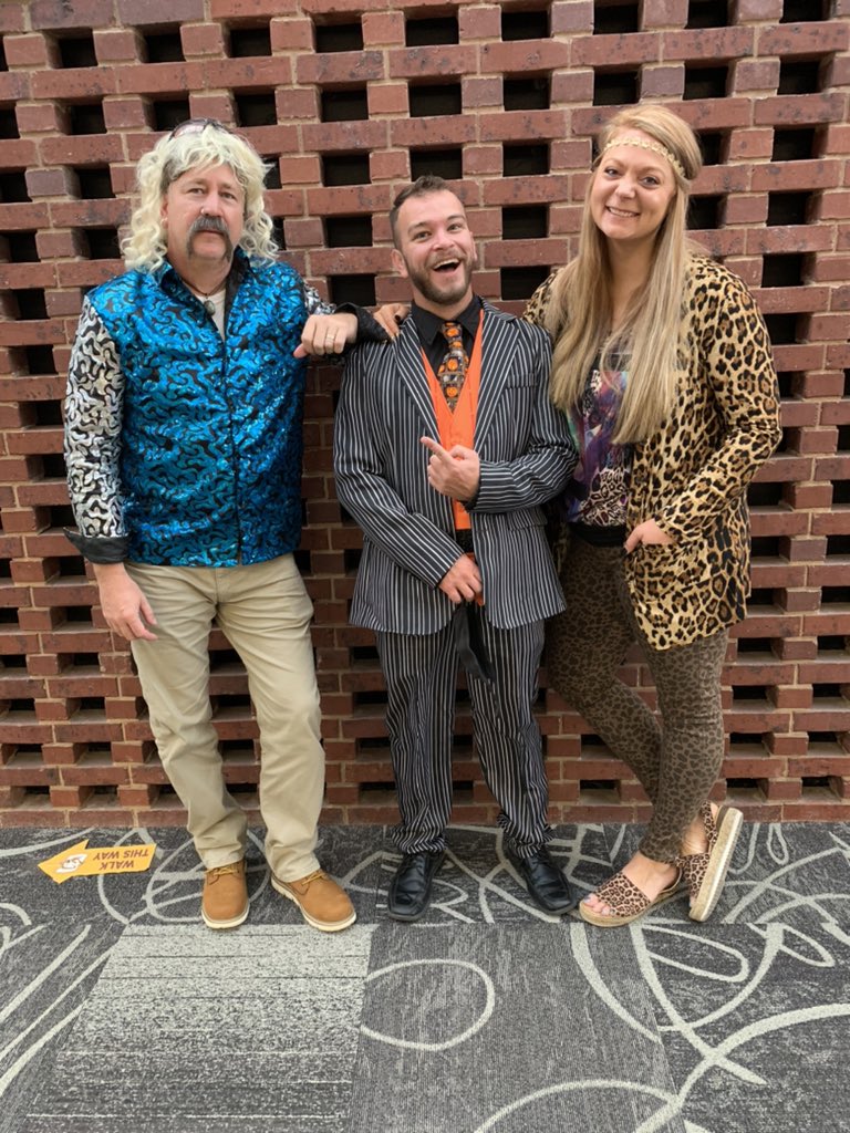 kyjo41's tweet photo. That will be Carole to you...
Joe, Carole, and our #1 fan are roaming the halls at @c1stoga! 🐯 
#halloween #JoeExotic #carolebaskin #TigerKing https://t.co/wBDtZ8OWQP