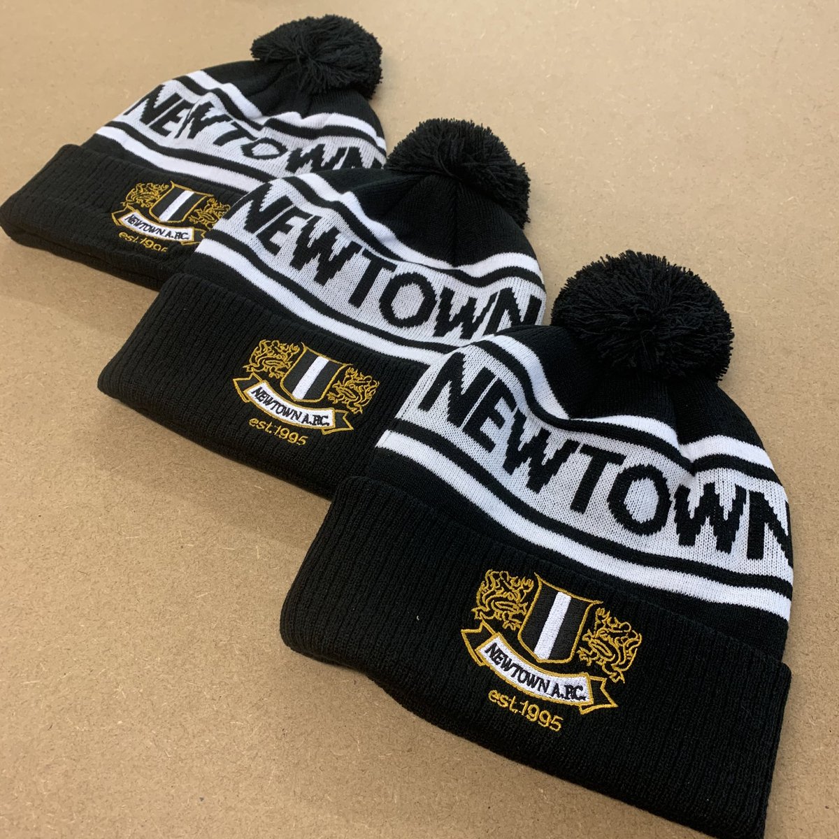 beuniformsWT's tweet photo. Some custom woven beanie hats we done for Newtown AFC a couple of weeks ago. Perfect timing for the cold winter ahead! ⚫️⚪️
#newtown #amateurfootball #newtownafc #scottishborder #borderam #beanie @BorderAm @newtownafc1 https://t.co/Lv8n4wdNfY