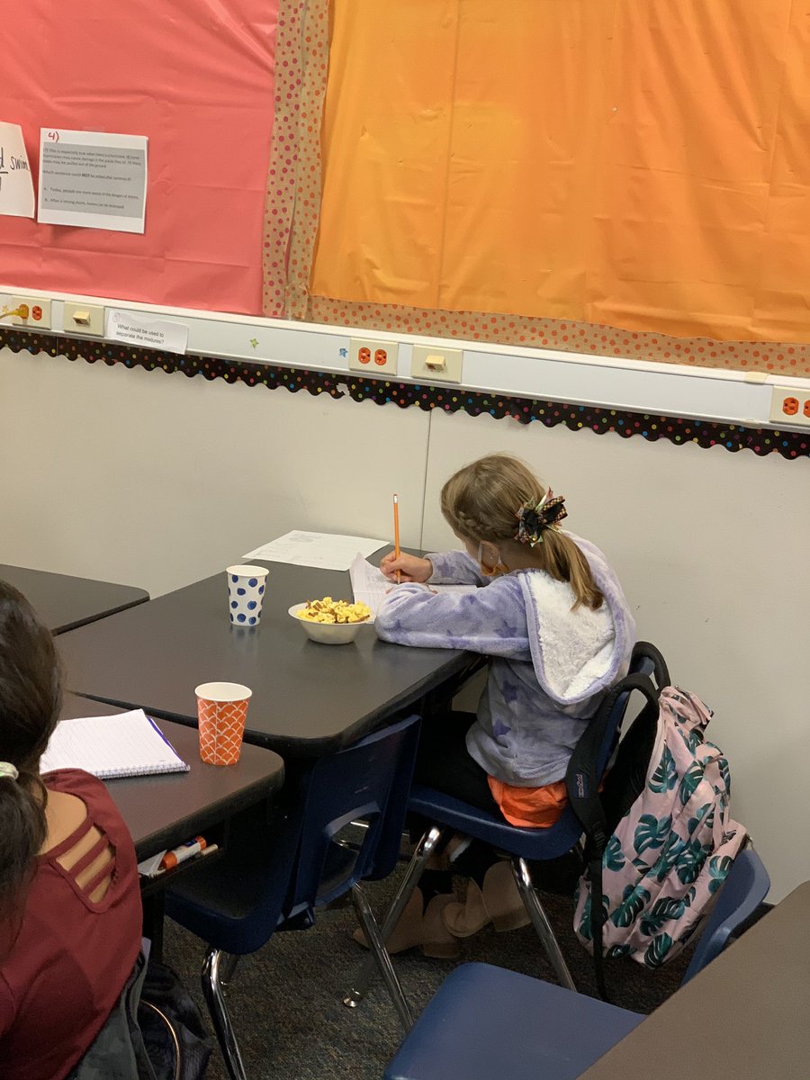 TraciPrice's tweet photo. Writing and Science make for great pairings!!!! @mittelstadt4th Ms. Mac’s 4th grade class is eating their mixtures and drinking their solutions while doing their Writing!!! #ScienceInAction @KleinISDscience 🔬😁 https://t.co/O8QDAMnTNN