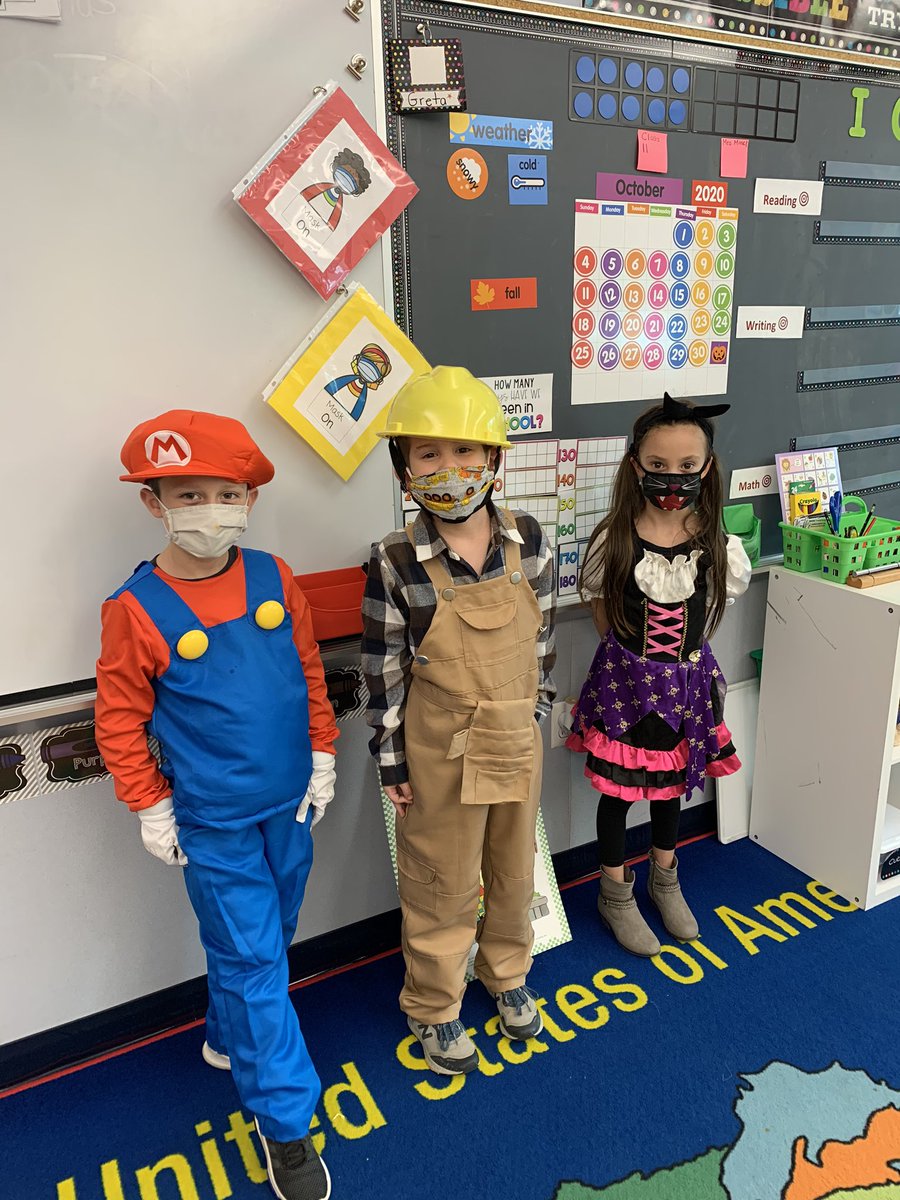 MrsMancl's tweet photo. First grade Halloween fun! https://t.co/MAEkocjHZg