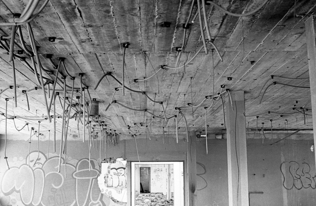 alxmiguelc2's tweet photo. Contax G1, Carl Zeiss Planar 45mm f2.0, @KodakProFilmBiz Tri-X.
#filmisnotdead #filmphotography #35mm #35mmfilm #blackandwhitephotography #silverhalides #PHOTOS #photography #photograph #photographer #photooftheday #photo #believeinfilm #filmisalive https://t.co/1mLqES2Rc6
