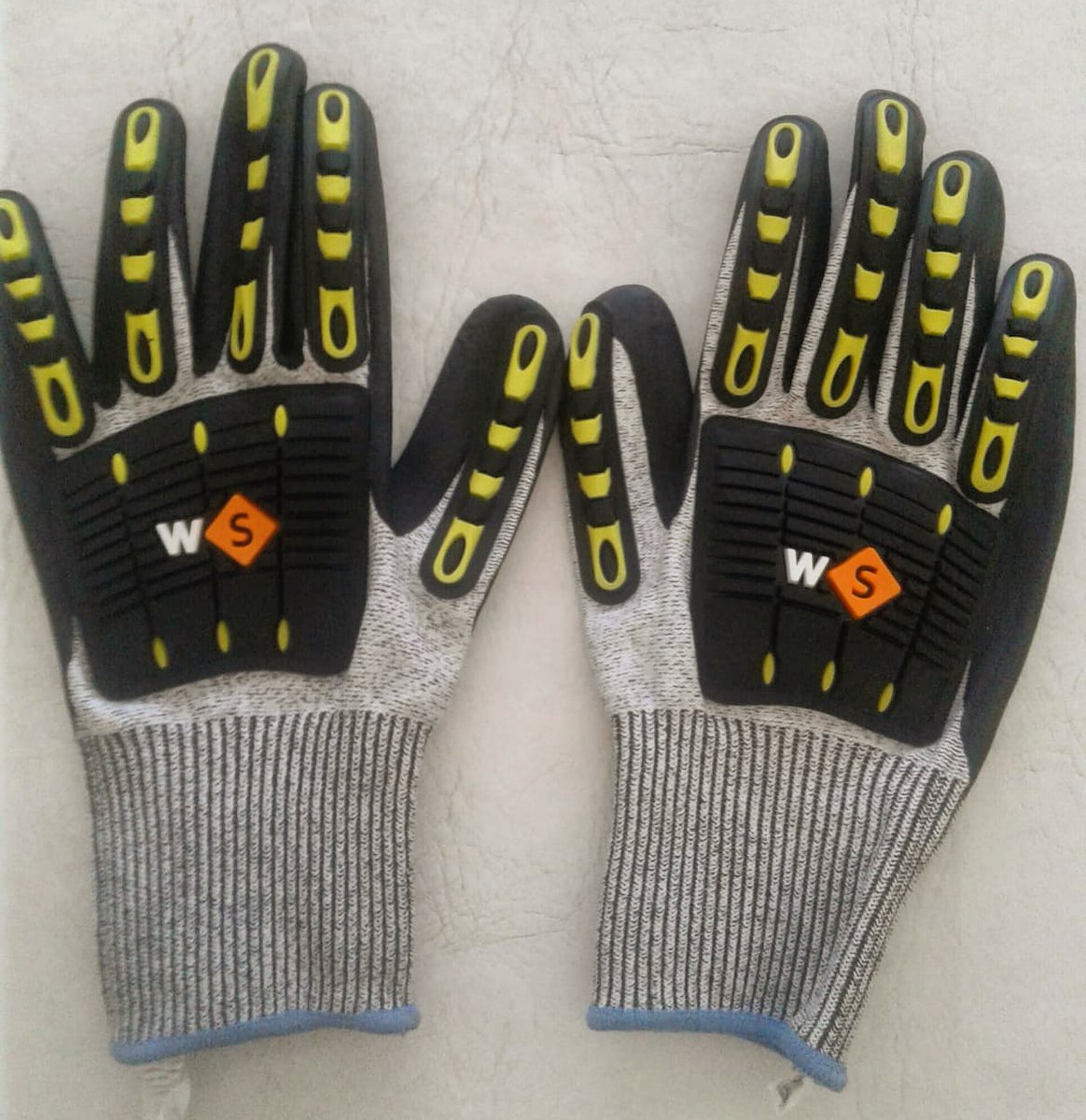 WorkSafeSA's tweet image. GUANTE ANTICORTE TX2000 👉🏽 Bañado en Nitrilo espumado con insertos Anti-impacto✔️

🔸Encontrá todos nuestros productos en worksafe.com.ar 🔸
.
#elementosdeproteccionpersonal #seguridadindustrial #seguridadeneltrabajo #argentina🇦🇷 #worksafe #trabajoseguro