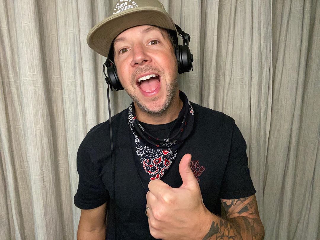 simpleplan's tweet image. Listening to the final mixes of #SPAlbum6 ! 🎧
We honestly can’t wait for you to hear these songs!
Who’s ready for some new music? 🤘🏻⚡️🤘🏻