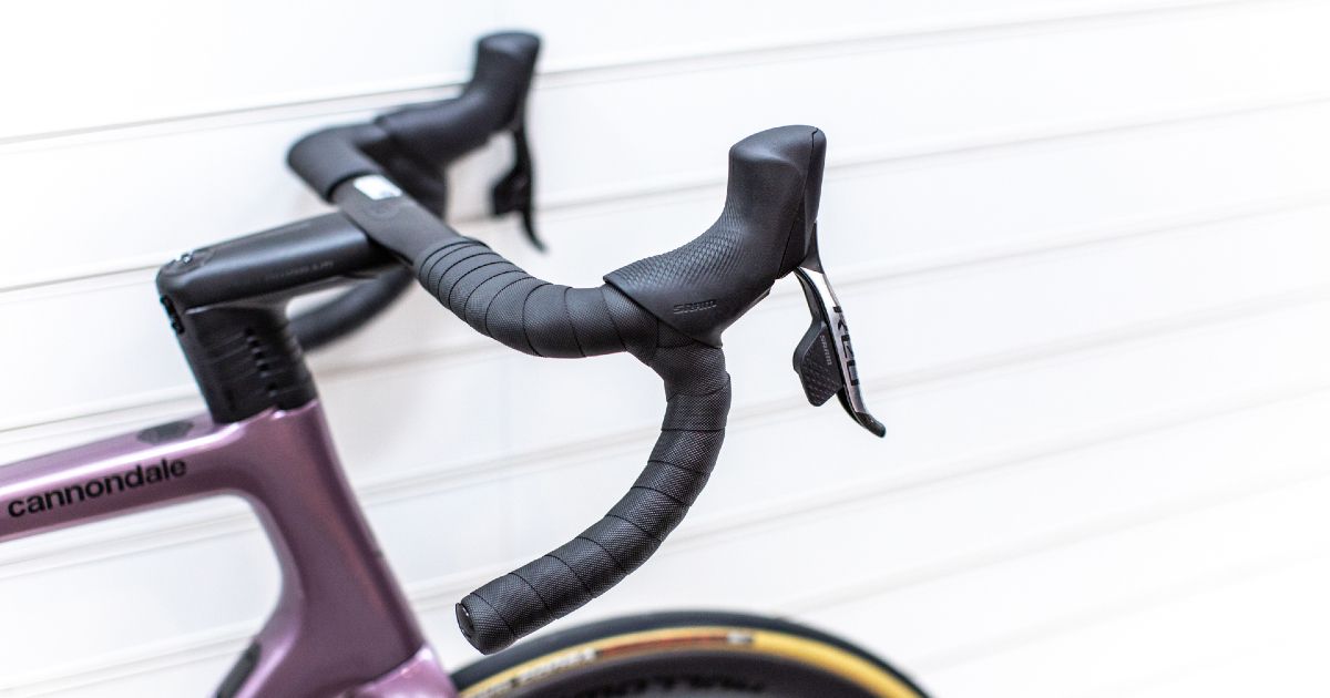 VeloSportUK's tweet photo. Riding into the weekend like.... this gorgeous Cannondale SuperSix EVO HM Disc in Lavender built up with SRAM Red AXS eTap and HollowGram KNØT 45 wheels wrapped in Vittoria Corsa Graphene 2.0
#Cannondale | #Supersix #lovesroadbikes #roadbikestudio #Velosport https://t.co/a04AKzpVaZ