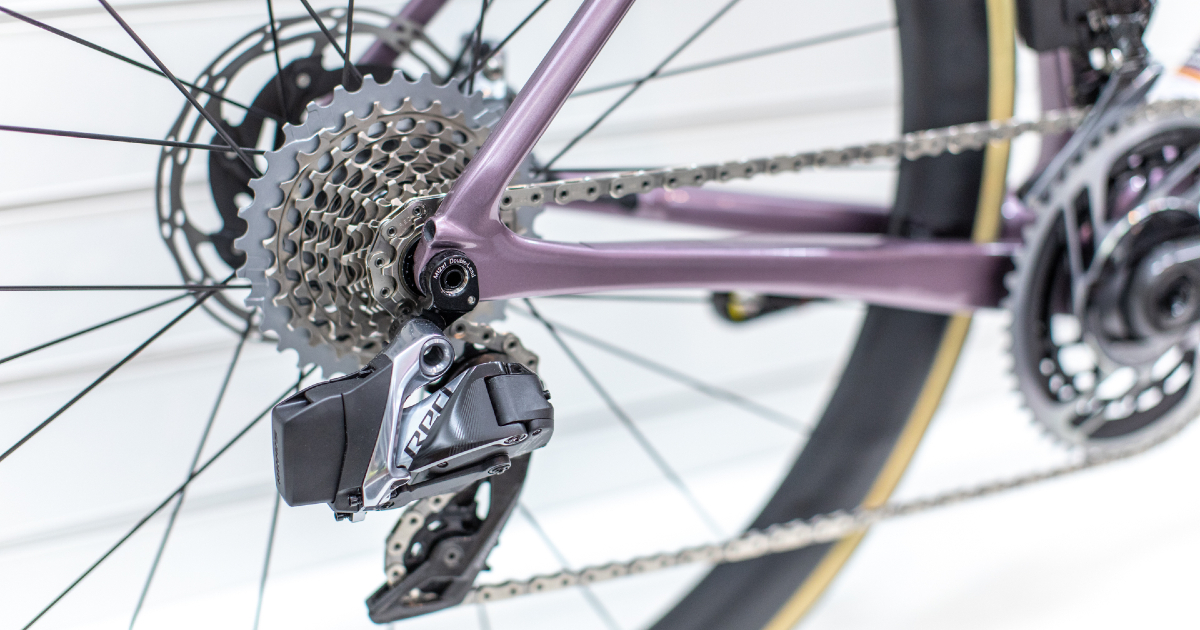 VeloSportUK's tweet photo. Riding into the weekend like.... this gorgeous Cannondale SuperSix EVO HM Disc in Lavender built up with SRAM Red AXS eTap and HollowGram KNØT 45 wheels wrapped in Vittoria Corsa Graphene 2.0
#Cannondale | #Supersix #lovesroadbikes #roadbikestudio #Velosport https://t.co/a04AKzpVaZ