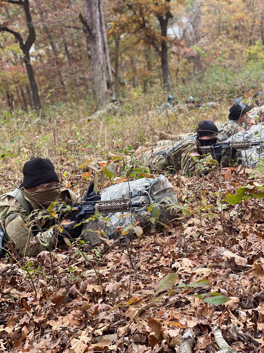 You know I hear the best way to ensure you’re social distancing is to get tactical spacing 🤔
#ourclassroom #inourboots #3rdbdearmyrotc #adayinthelife #socialdistancing