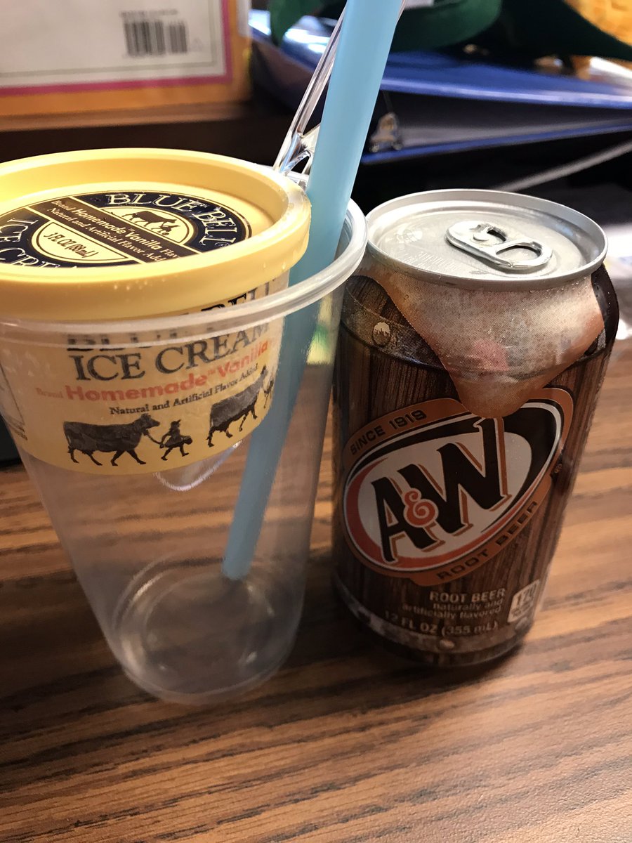 MrsHibdon's tweet photo. Thankful for @feliciajames04 and @MrsAngelineHaleβs leadership! Also thankful for our #keepingusafloat treats today! https://t.co/PUdSJaiWAk