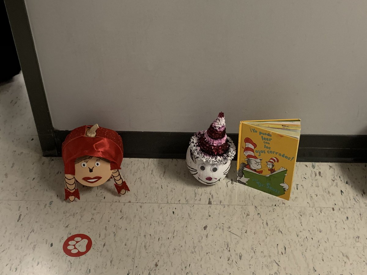 HaroJillian's tweet photo. 3rd grade’s storybook pumpkins!! Everyone did an amazing job!!! #StorybookPumpkins @CarrollES_AISD https://t.co/wy2liCSTEZ