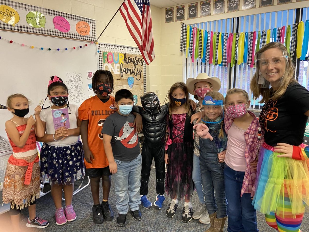 UmatillaElem's tweet photo. October Reading Challenge - Dress up as a story book character. Red Ribbon Week - "The Best Stories are Drug Free" @UmatillaElem #RedRibbonWeek2020 https://t.co/Yns5nJs5cc