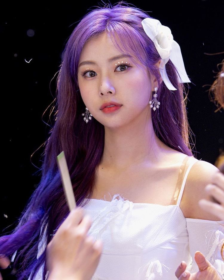 one hyewon hair color has to go  #MAMAVOTE  #IZONE  @official_izone