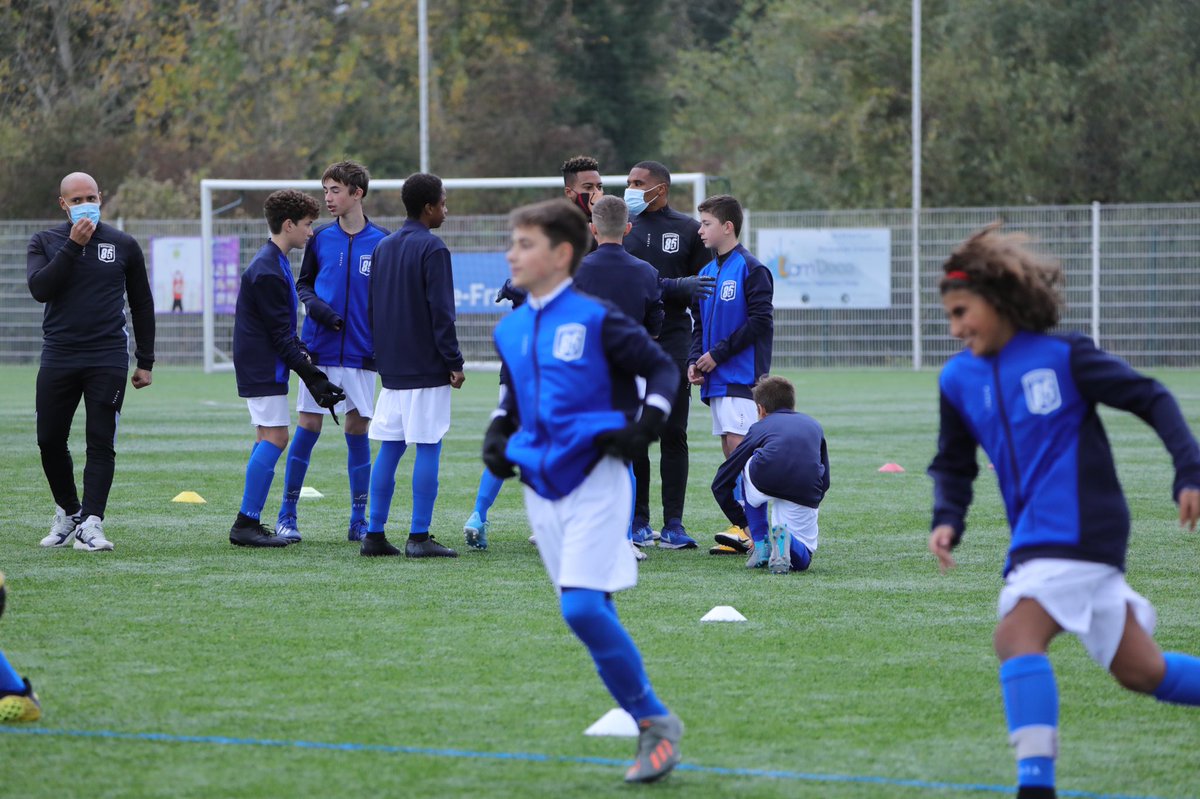 G86_Association's tweet photo. Nous tenions à remercier @US_Pont_foot de nous avoir chaleureusement accueilli pour notre 1ère Journée #G86. Nous avons passé un moment inoubliable 💙🤍❤️🙏 #Clairefontaine https://t.co/UJZhtUXg15