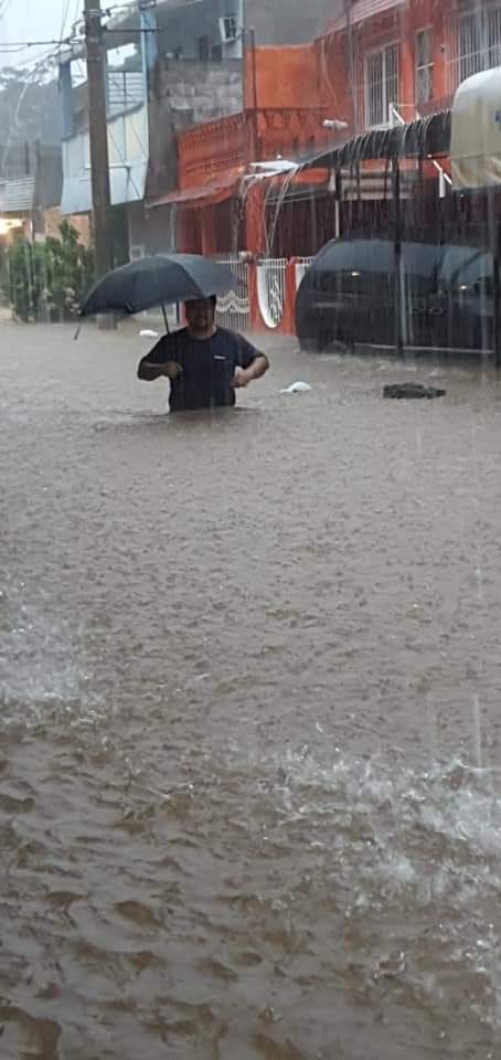 jorgenunez63's tweet photo. El alcalde de @OficialCentro, @EvaristoHdzCruz, buscaba modernizar el drenaje de #Villahermosa para evitar nuevas inundaciones por lluvias. Había advertido lo que sucedería, pero intereses políticos boicotearon el proyecto. Aquí están las consecuencias por las lluvias recientes https://t.co/wsUM4DqhkV
