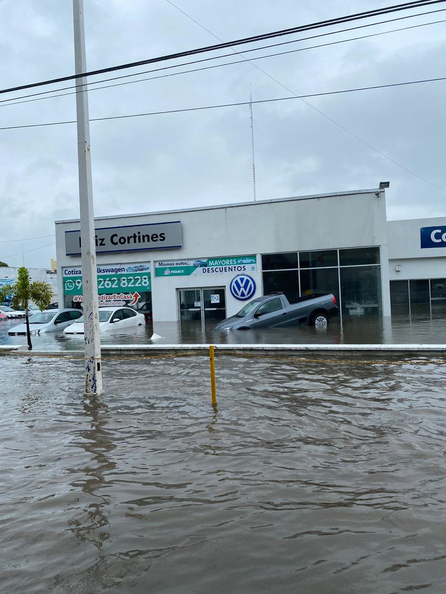 jorgenunez63's tweet photo. El alcalde de @OficialCentro, @EvaristoHdzCruz, buscaba modernizar el drenaje de #Villahermosa para evitar nuevas inundaciones por lluvias. Había advertido lo que sucedería, pero intereses políticos boicotearon el proyecto. Aquí están las consecuencias por las lluvias recientes https://t.co/wsUM4DqhkV