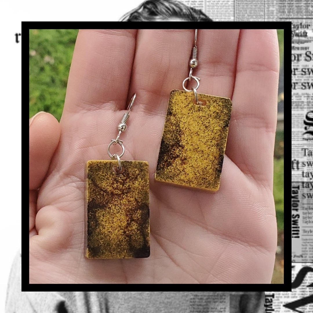 . @SaffHalfDesigns  http://saffandahalf.etsy.com  creates resin crafted earrings that are inspired by Taylor Swift albums and songs! Look at those debut-inspired ones 