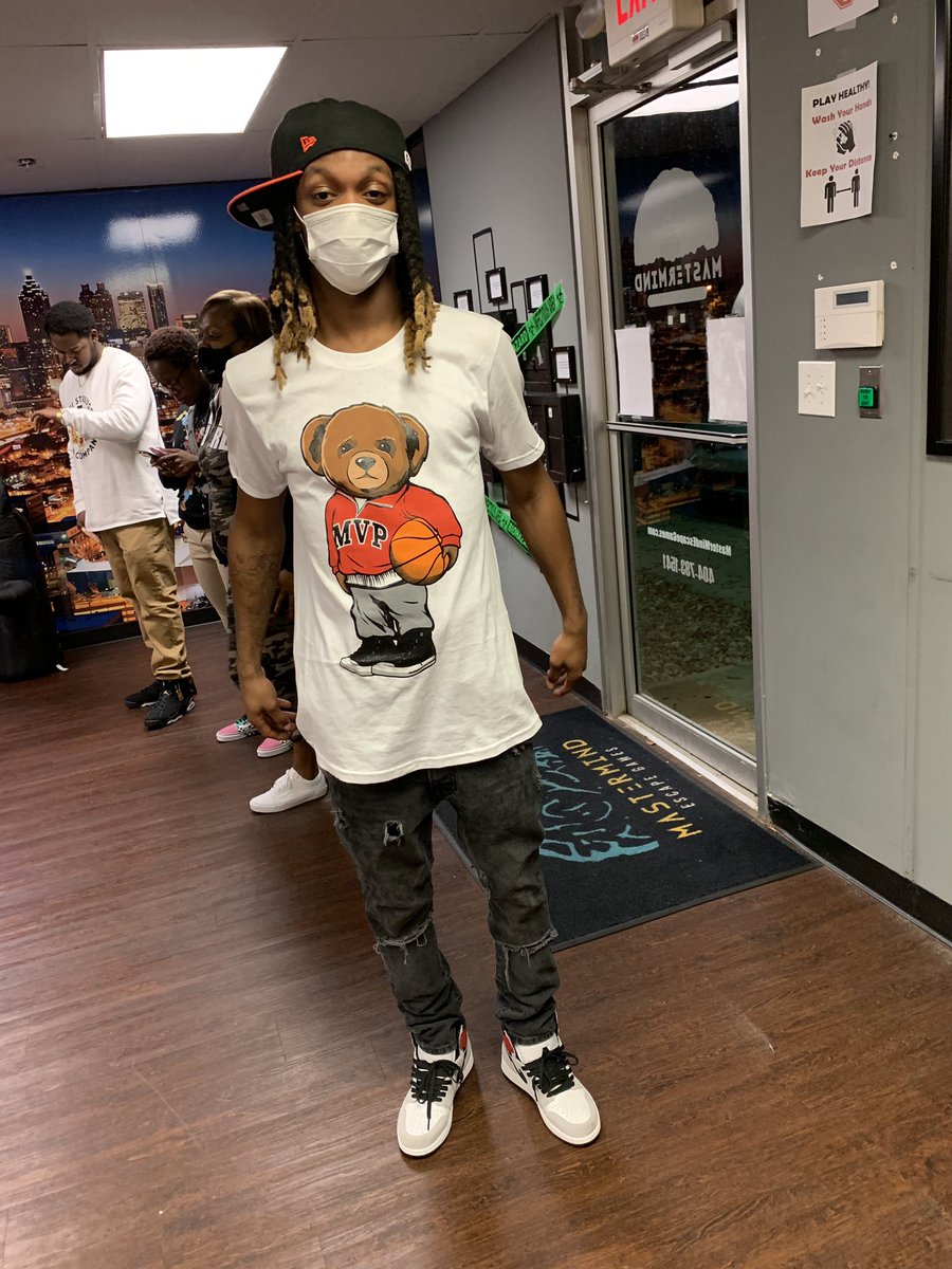 Isaiah1LMT's tweet photo. Grew up wild, they want the wild child
These niggas internet gangsters, put 'em in iClouds💔💰 https://t.co/fxC5SseIhe